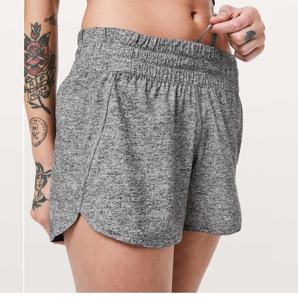 Lululemon Tracker Short V *4" size 6 - Picture 1 of 8